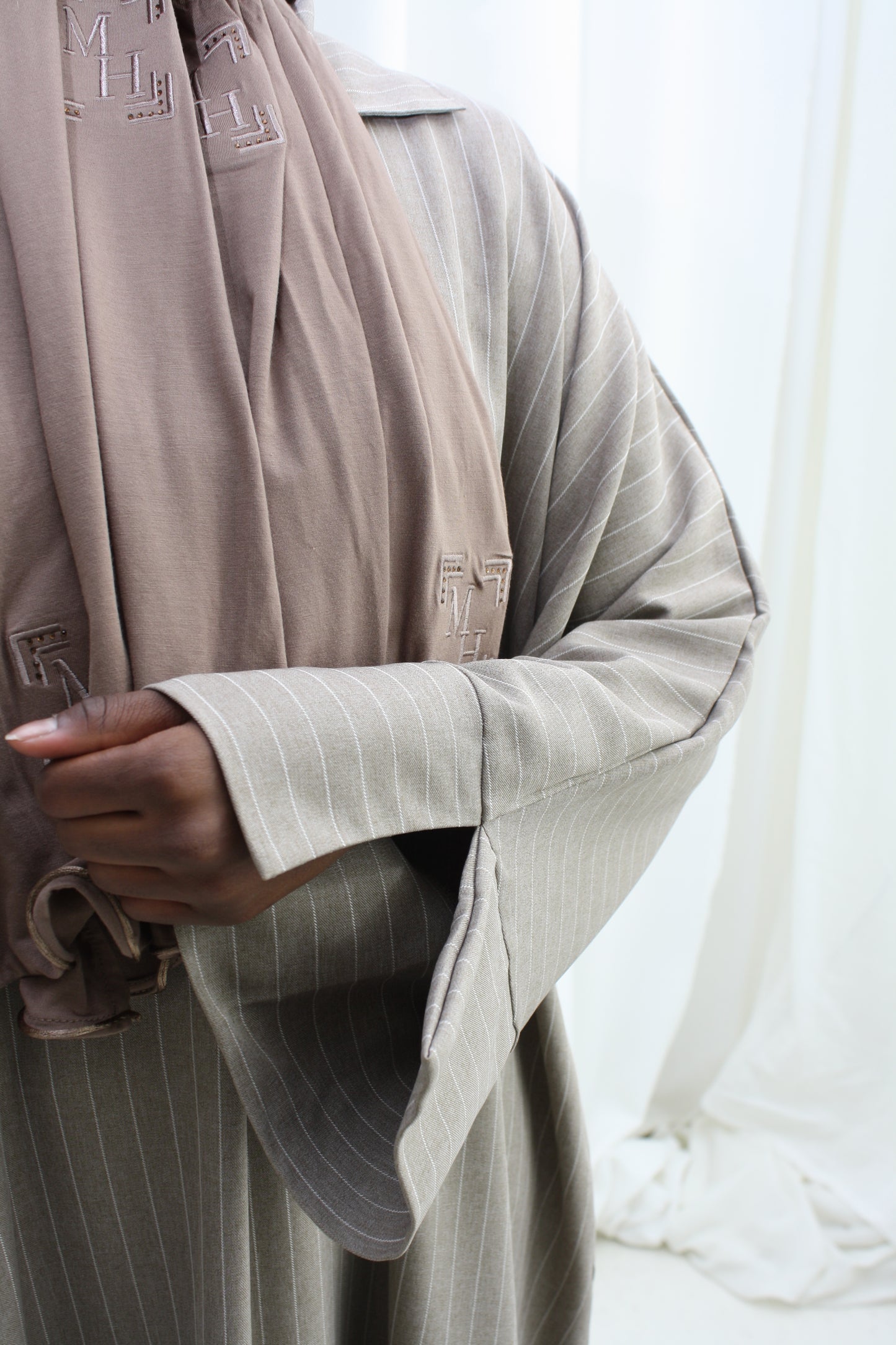 Classic jurk met lijnaccenten - taupe