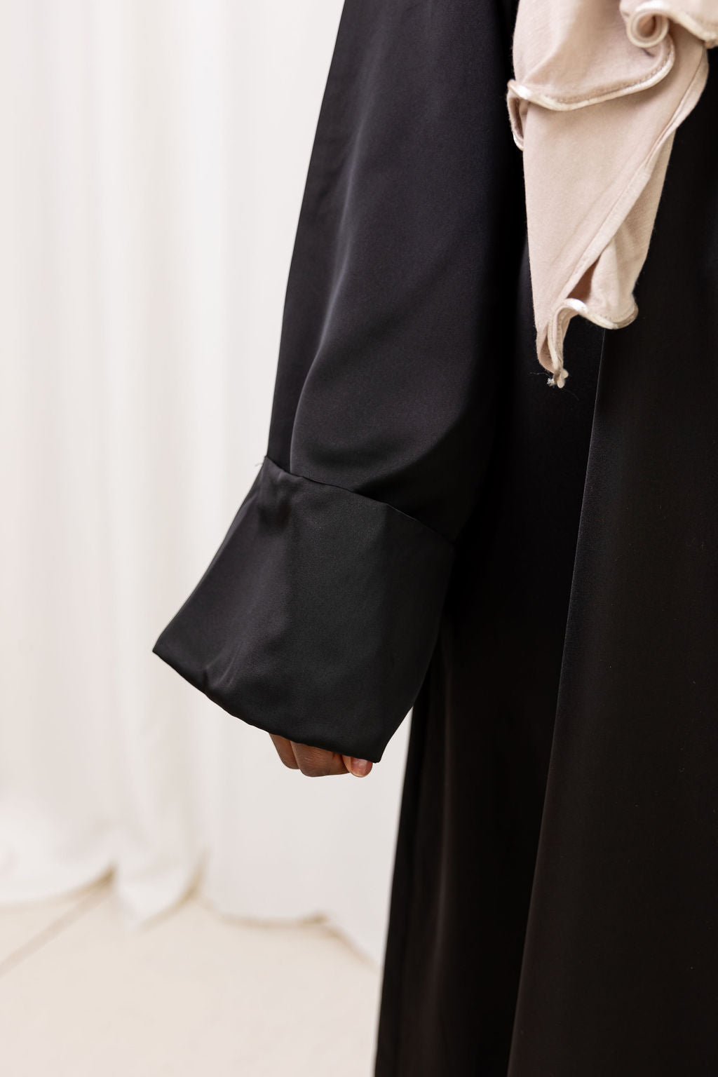 Satijnen abaya - black