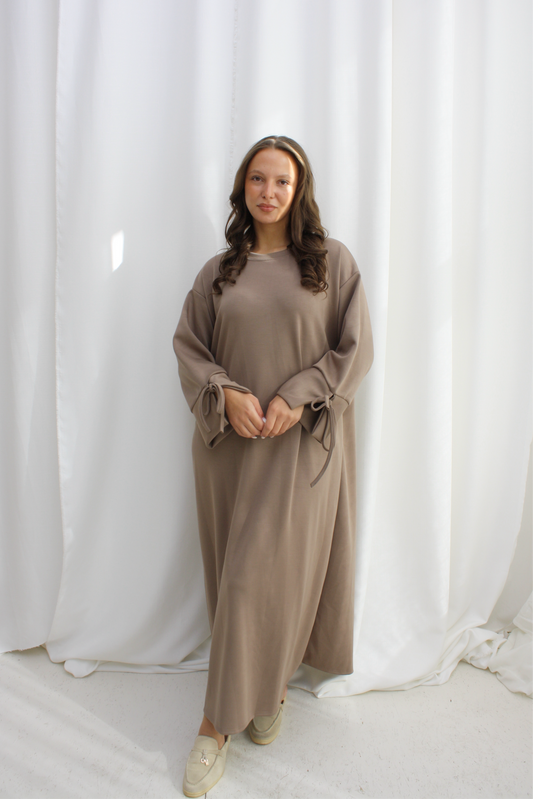 Sweater met cute strikjes- taupe