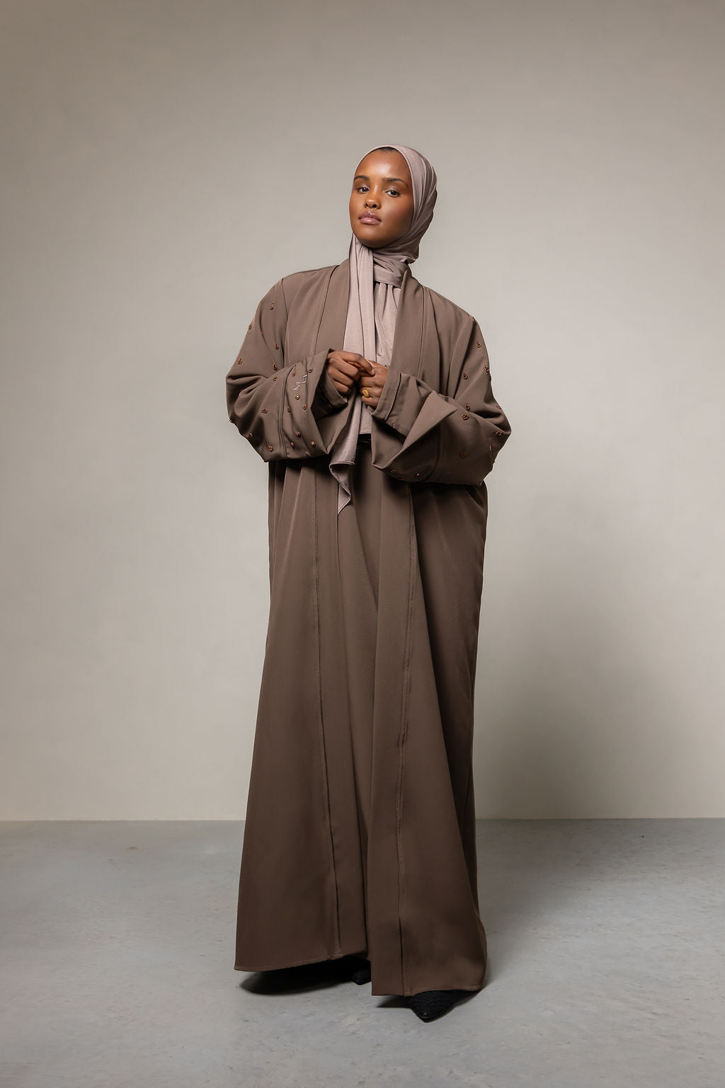 Classic Essential abaya - deep brown
