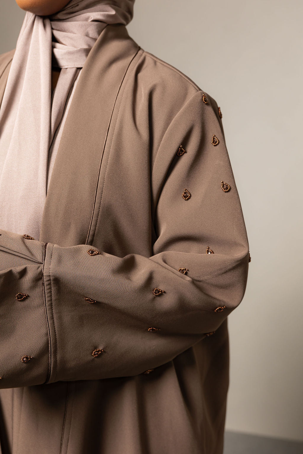 Classic Essential abaya - deep brown