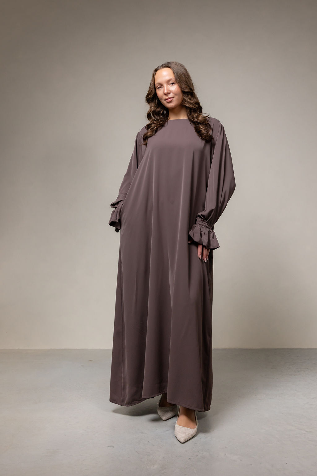Abaya met geplooiden mouwtjes- dark walnut