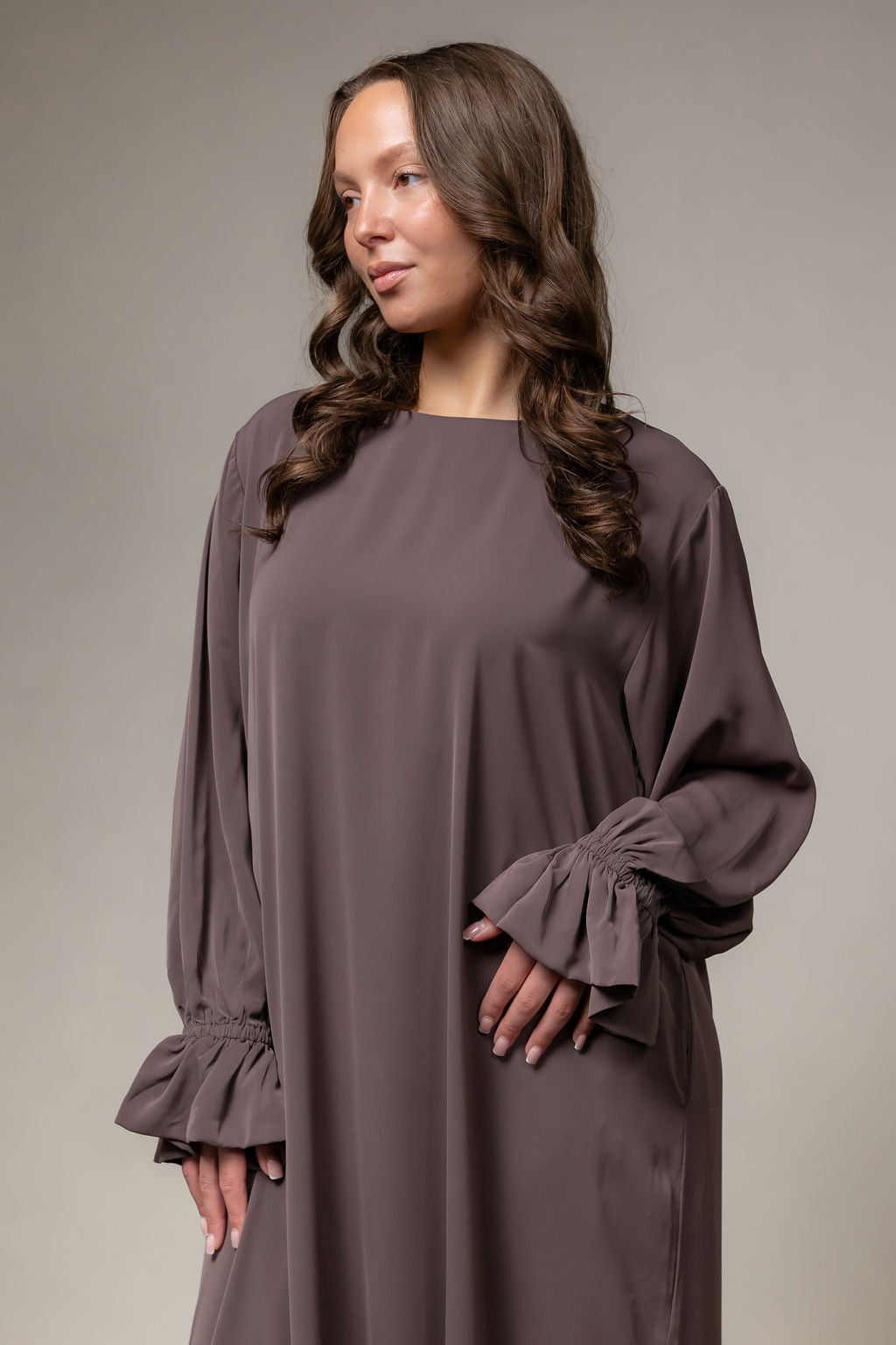 Abaya met geplooiden mouwtjes- dark walnut