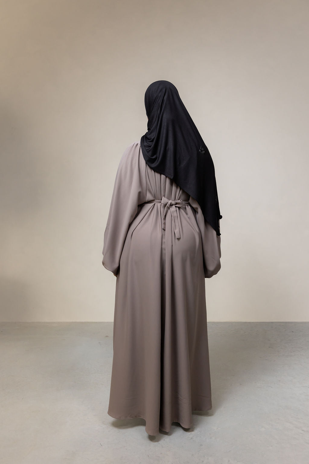 Plissé elegance abaya- gray taupe