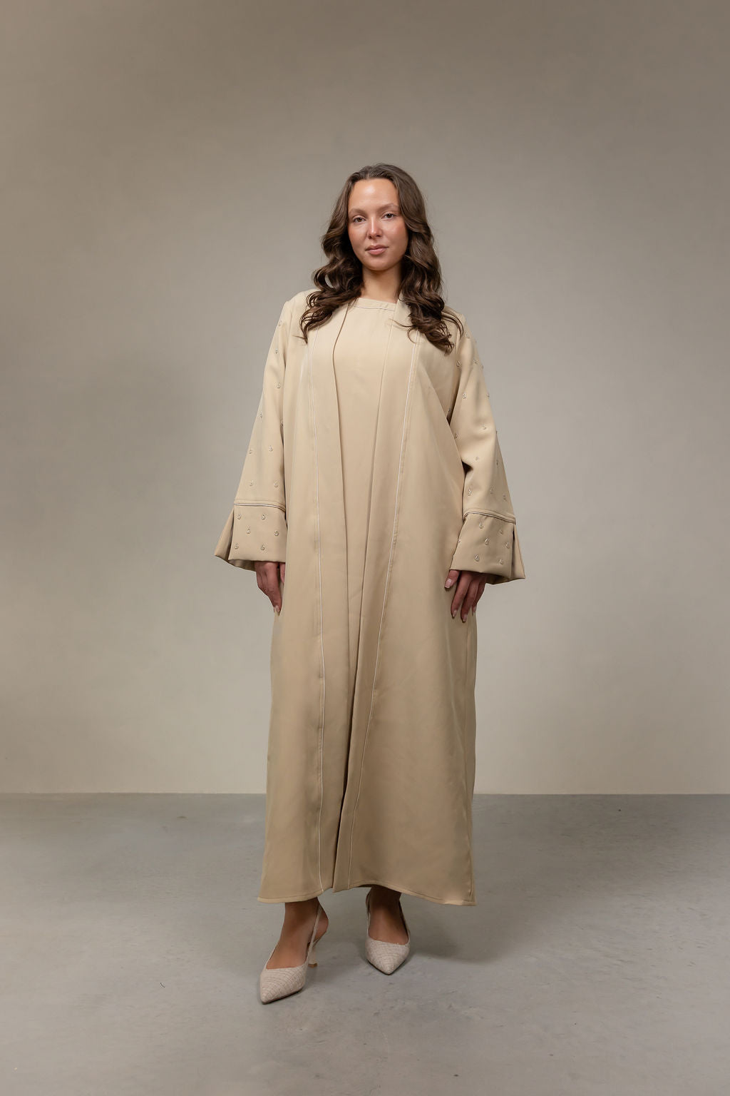 Classic essential abaya - beige