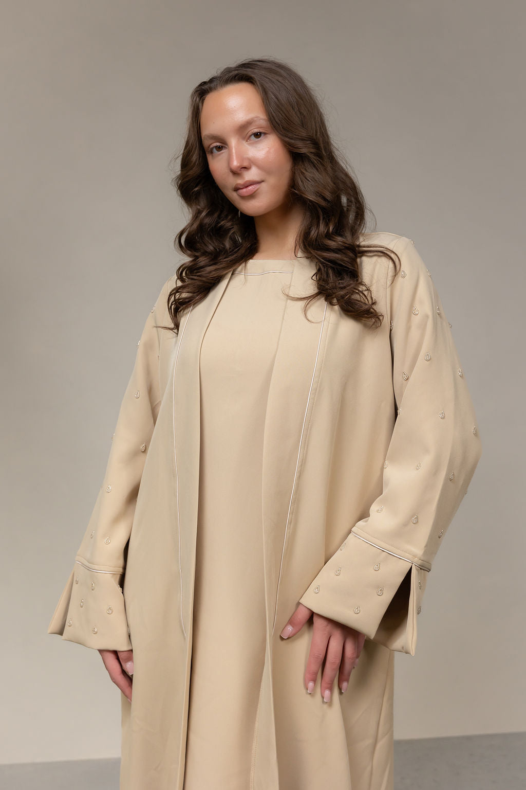 Classic essential abaya - beige