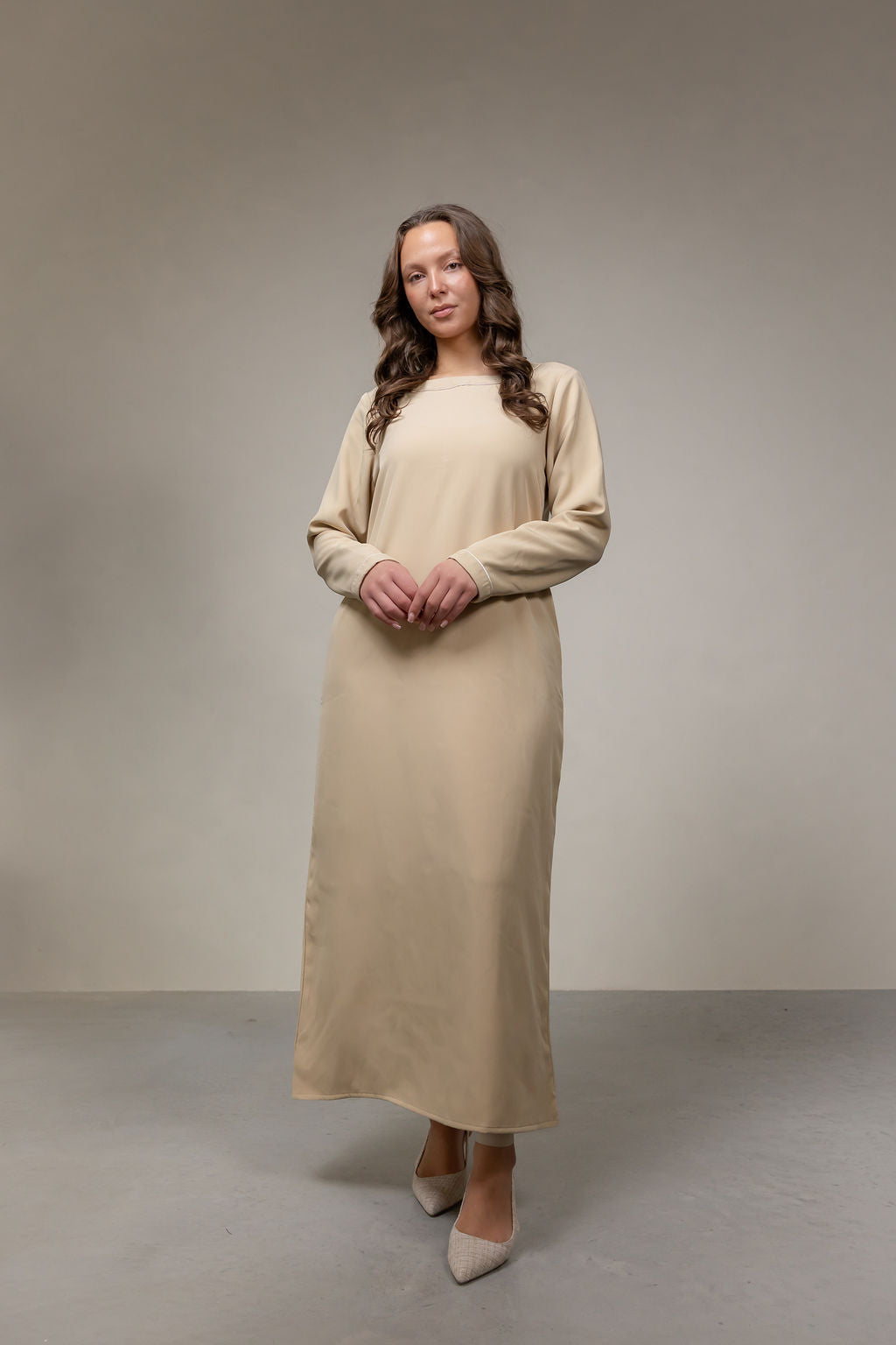 Classic essential abaya - beige