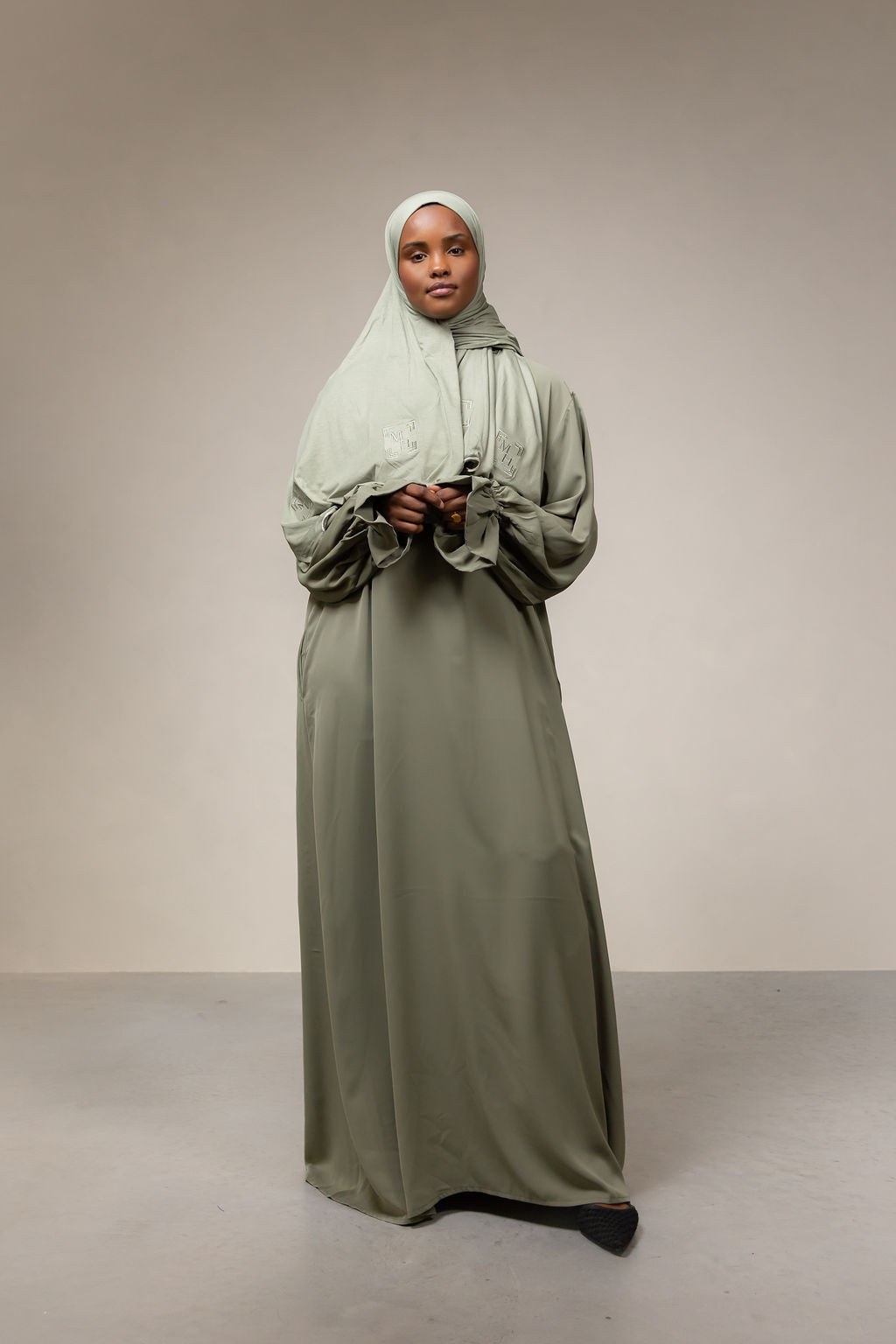 Abaya met geplooiden mouwtjes - soft green